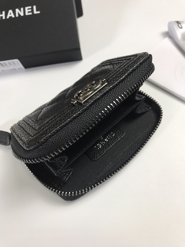 コピーシャネル激安財布着用イメージ